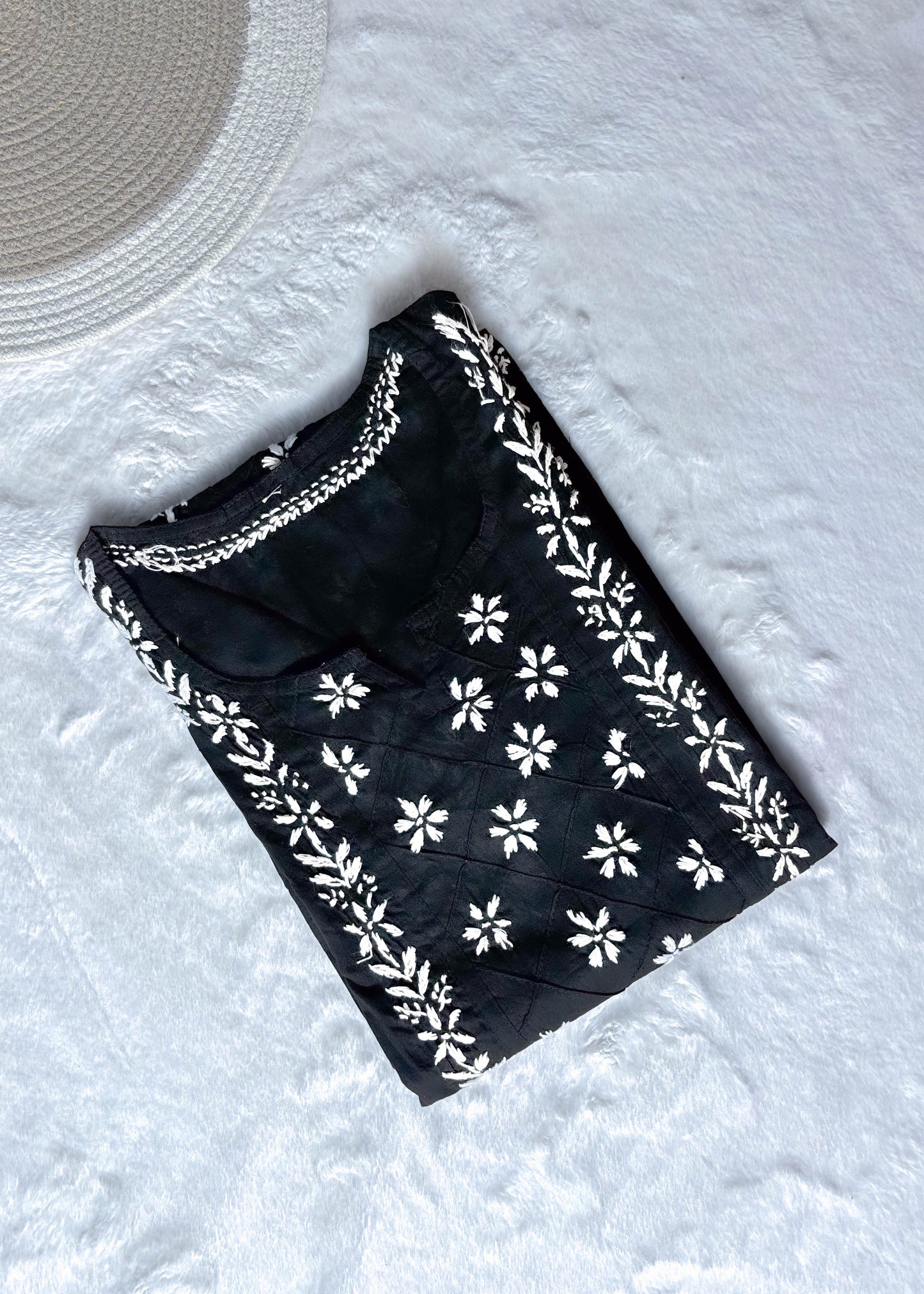 Elegant Center Panel Cotton Chikankari Kurta – Handcrafted Ethnic Grace | Store Chikankari