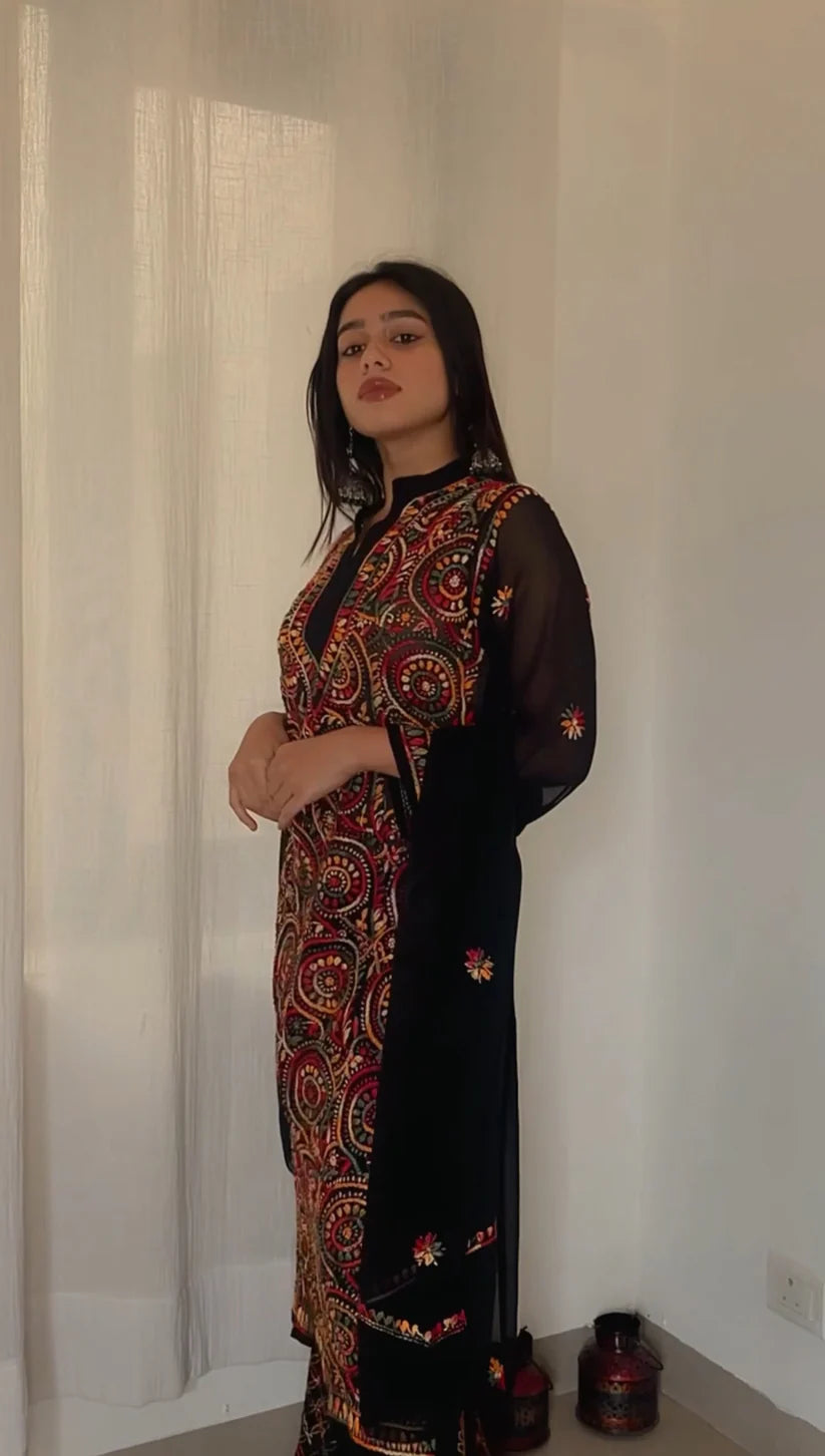 Ring Jaal Chikankari Straight Kurta wit Maching Stole & Inner