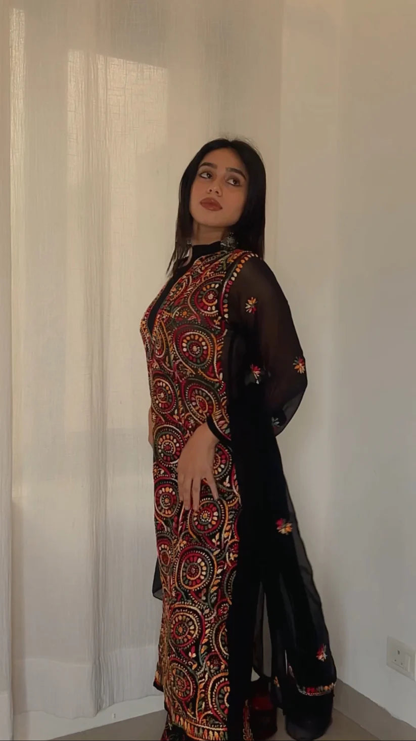 Ring Jaal Chikankari Straight Kurta wit Maching Stole & Inner